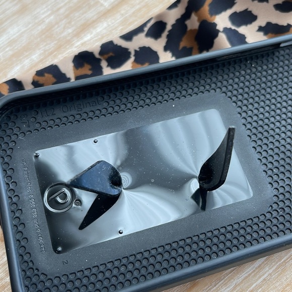 Loopy Apple 12 ProMax case - Picture 3 of 3